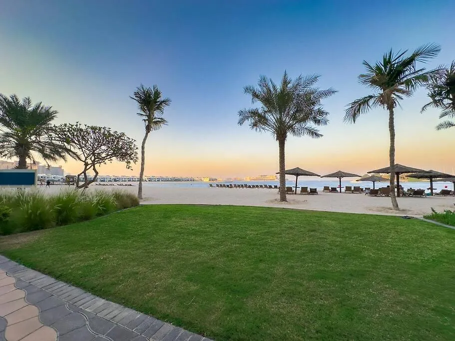 First Class 2Br Cozy Beachfront Escape Dubai United Arab Emirates