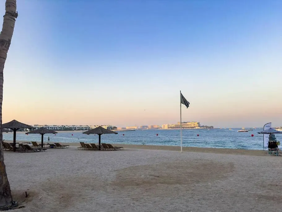 First Class 2Br Cozy Beachfront Escape Dubai Apartment