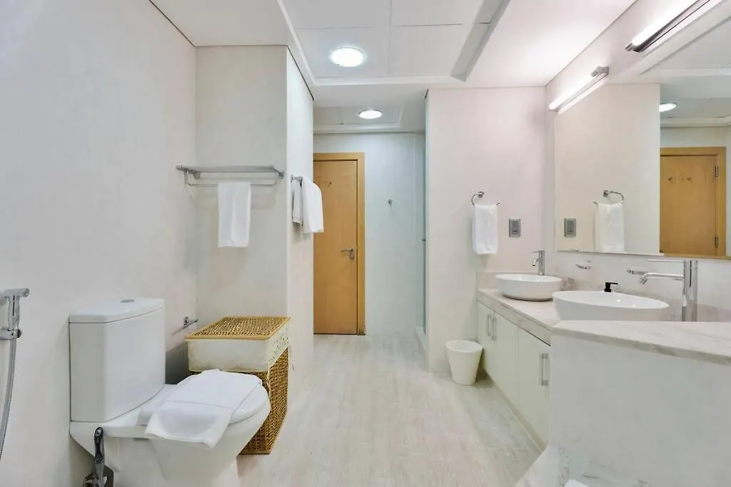 First Class 2Br Cozy Beachfront Escape Dubai Apartment