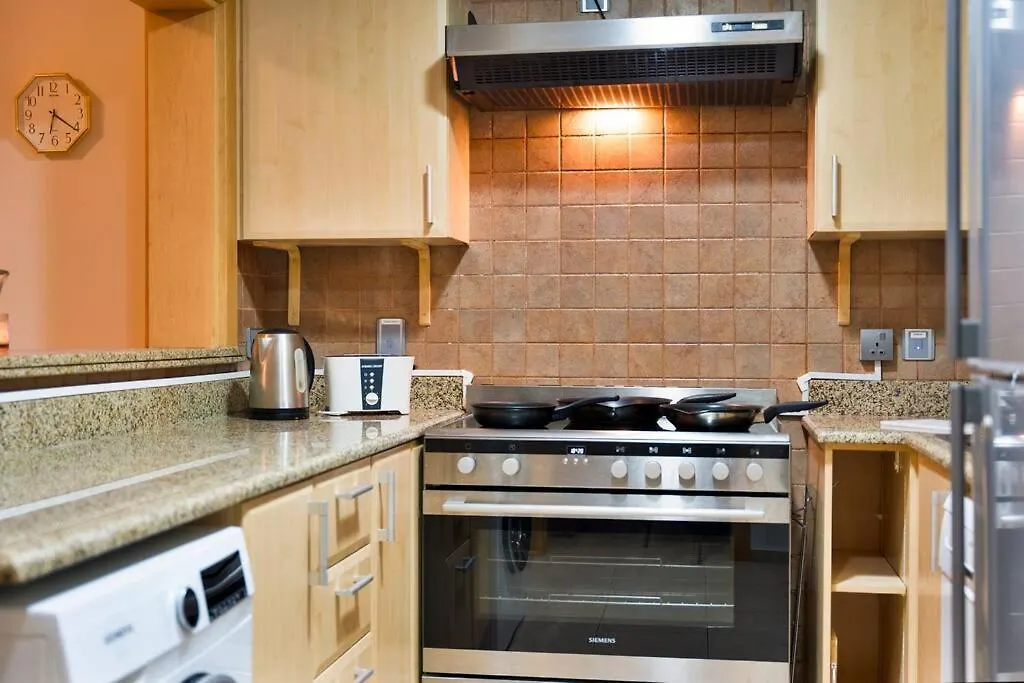 First Class 2Br Cozy Beachfront Escape Dubai