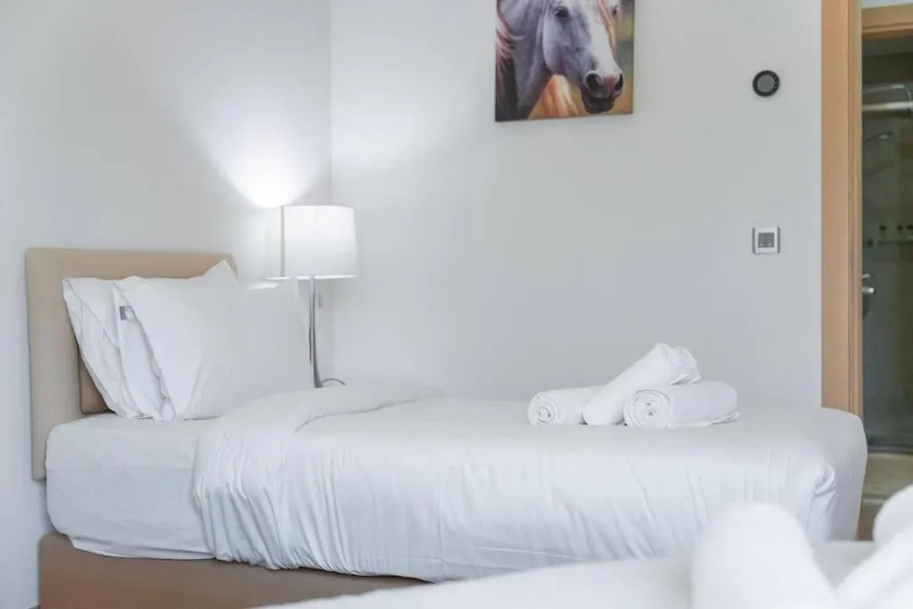 First Class 2Br Cozy Beachfront Escape Dubai Apartment
